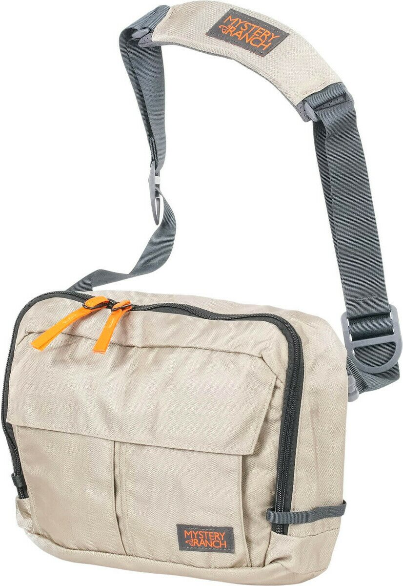 Mystery Ranch District 8 Hummus