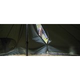 Evakuointi: Telttojen liitossauman rakenne on sellainen, että hätätilanteessa teltasta voi tulla puskemalla ulos. Vetoketju on suuri ja lukkiutumaton ja nauhalenkit napsuvat auki, kun massa kohtaa materian. Tämä ominaisuus on kiva myös telttaa purettaessa. Jos kiire ei ole ihan älytön, suosittelemme vetoketjun hallittua avaamista ja hieman hillitympää ryntäystä, jotta kamppeet säilyvät ehjinä pidempään. Hätäuloskäynti on HÄTÄuloskäynti.