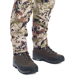 The Apex Pant offers an articulated fit with tapered legs for maximum range of motion with minimal bulk to reduce friction and noise.