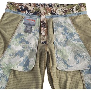 The DWR finish resists light precipitation and prevents the face fabric from wetting out.