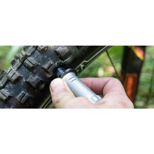 Stan's NoTubes Dart Tool