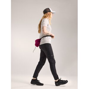 Model Measurements
Height: 5'9"/175cm
Chest Width: 32"/81.2cm
Waist: 23"/58.4cm
Hip: 35"/88.9cm
Wearing Size: 4