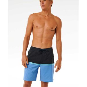 Model Length: 180 cm. Size: M.