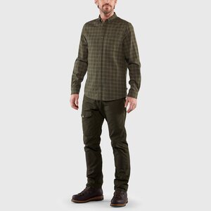 Mallin pituus: 186 cm Käyttää kokoa: M