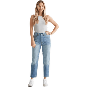 Model is 175 cm (5'9) and wearing W27/L27.
