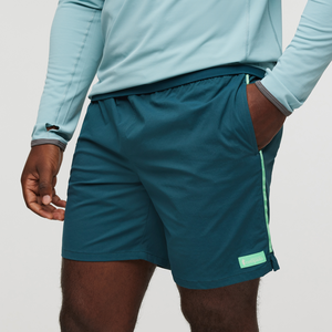 Jeremy is 6'0" / 183 cm and is wearing size medium