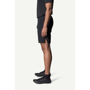 Kenofi is 184 cm / 6’0” tall and is wearing size L