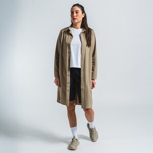 Model is 173 cm tall and wears size M.