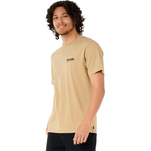 Model is 184cm (6'0) and wearing a size M.