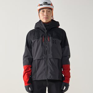 The model is 182 cm tall and wears size L.