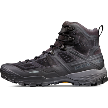 Men&#039;s mid cut hiking boots with shell