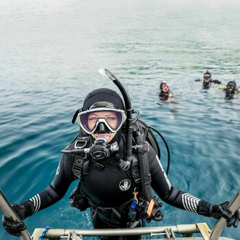 PADI Open Water Diver - laitesukelluksen peruskurssi kahden henkilön miniryhmässä siirtopaperein