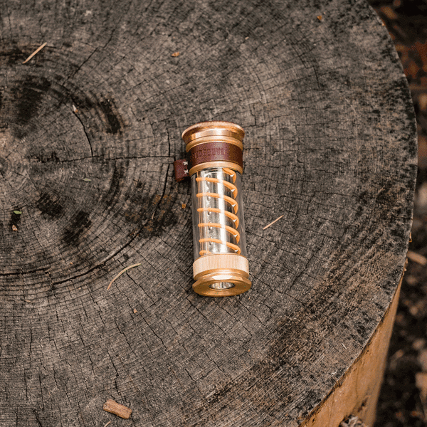 barebones-edison-light-stick-trekking-lanters-varuste-english