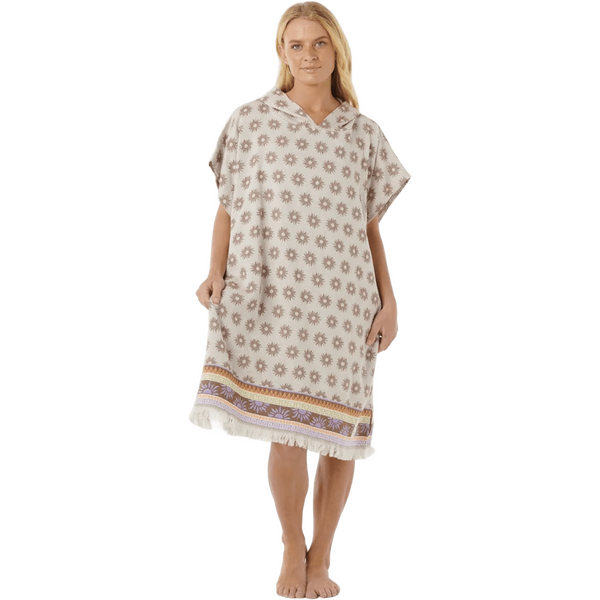 Model is 167cm (5'5") tall